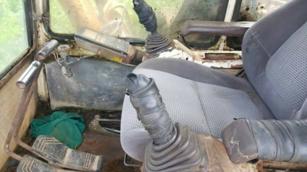 โคมัตสุ PC200-5 คอลโทรลยาว ราคา 280,000 บาท คอลโทรลสั้น 380,000 บาท ไม่มีเอกสารไม่มีไฟฟ้า รถภาคใต้