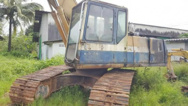 โคมัตสุ PC200-5 คอลโทรลยาว ราคา 280,000 บาท คอลโทรลสั้น 380,000 บาท ไม่มีเอกสารไม่มีไฟฟ้า รถภาคใต้