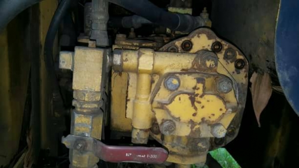 โคมัตสุ PC200-5 คอลโทรลยาว ราคา 280,000 บาท คอลโทรลสั้น 380,000 บาท ไม่มีเอกสารไม่มีไฟฟ้า รถภาคใต้