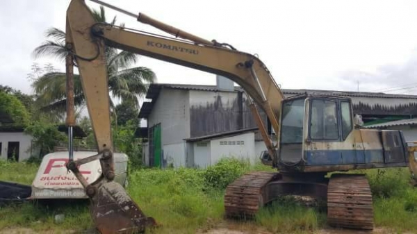 โคมัตสุ PC200-5 คอลโทรลยาว ราคา 280,000 บาท คอลโทรลสั้น 380,000 บาท ไม่มีเอกสารไม่มีไฟฟ้า รถภาคใต้