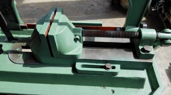 ** SOLD ** เลื่อยตัดเหล็ก HERO 14" รุ่นท้อปฐานถาดมีปั้มน้ำ มอเตอร์ Mitsu 1/3 hp 220v พร้อมใช้ ** SOLD ** เลื่อยตัดเหล็ก HERO 14" รุ่นท้อปฐานถาดมีปั้มน้ำ มอเตอร์ Mitsu 1/3 hp 220v พร้อมใช้