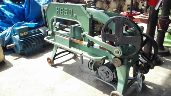 ** SOLD ** เลื่อยตัดเหล็ก HERO 14" รุ่นท้อปฐานถาดมีปั้มน้ำ มอเตอร์ Mitsu 1/3 hp 220v พร้อมใช้ ** SOLD ** เลื่อยตัดเหล็ก HERO 14" รุ่นท้อปฐานถาดมีปั้มน้ำ มอเตอร์ Mitsu 1/3 hp 220v พร้อมใช้