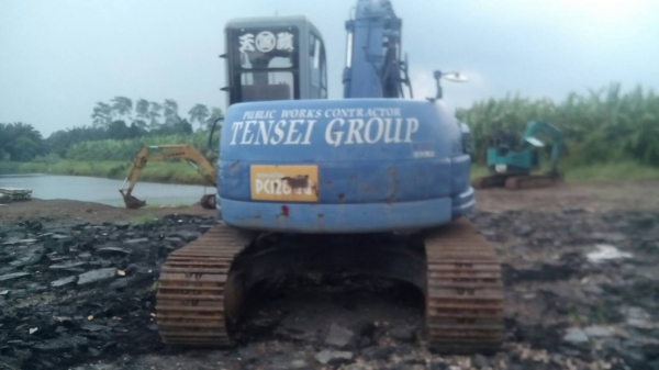 โคมัตสุ Pc 128 เก่านอกญี่ปุ่นมีเก๋งมีแอร์ ราคา 850,000 บาท รถกรุงเทพฯ 087-2637446 ตำนาน