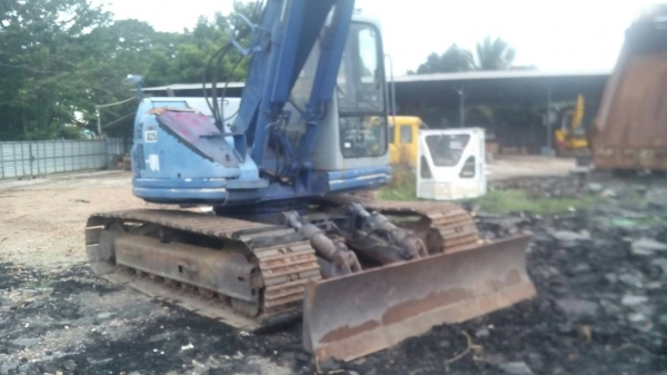 โคมัตสุ Pc 128 เก่านอกญี่ปุ่นมีเก๋งมีแอร์ ราคา 850,000 บาท รถกรุงเทพฯ 087-2637446 ตำนาน