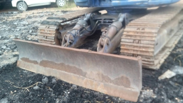 โคมัตสุ Pc 128 เก่านอกญี่ปุ่นมีเก๋งมีแอร์ ราคา 850,000 บาท รถกรุงเทพฯ 087-2637446 ตำนาน