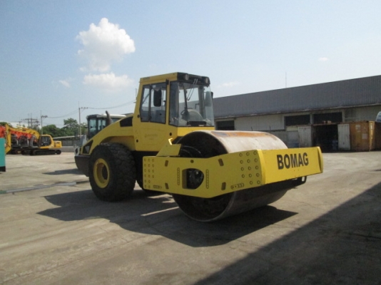 รถบดสั่นสะเทือน 25 ตัน (Vibration Roller 25 Ton ) ยี่ห้อ BOMAG รุ่น BW226DH-4 ซีเรียล 101584061002 ปี 2011 ชั่วโมงทำงาน 7335 ชั่วโมง