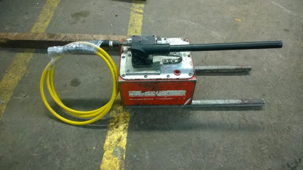 รับซ่อมแม่แรงไฮดรอลิค ปั้มไฮดรอลิค แม่แรงกระปุก ตะเข้ยกรถ รับซ่อมแม่แรงไฮดรอลิค ปั้มไฮดรอลิค แม่แรงกระปุก ตะเข้ยกรถ