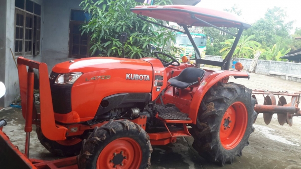 ขายรถไถ KUBOTA L4708 สภาพเยี่ยม ปี 55