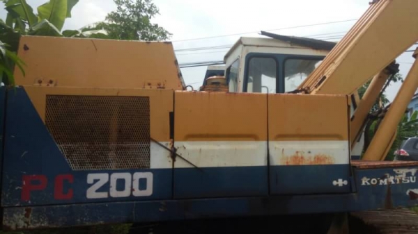 KOMATSU PC 200-2