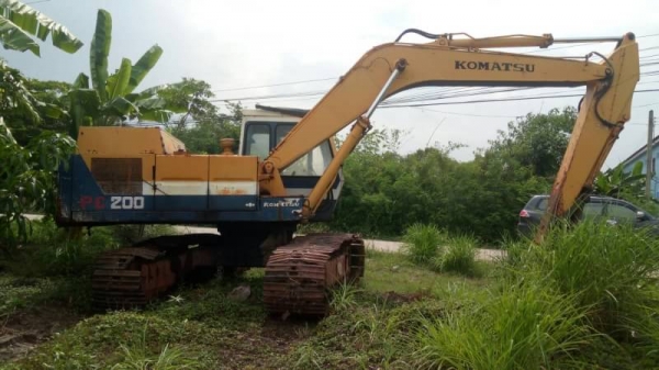 KOMATSU PC 200-2