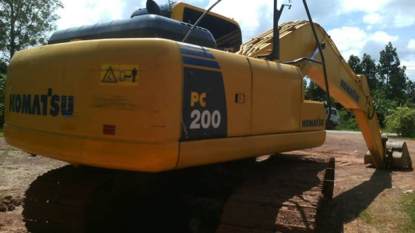 KOMATSU  PC 200-8