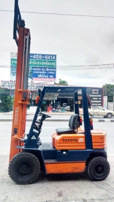 ขายรถยกโตโยต้า 2 ตัน รุ่น5 เครื่องเบนซิน เกียร์ออโต้ กระบอกคู่ เสาสูง 3 เมตร พวงมาลัยเพาเว่อร์  สีเดิมจากนอก นำเข้าจากญี่ปุ่น ใช้งานได้ทันที ราคา170000