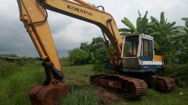 ขาย 295,000บาท   KOMATSU PC. 200-2 เครื่องดี ปั้มดี  เอกสารชื้อขาย  รถอยู่ จ.ปทุมธานี  โทร&amp;ไอดีไลน์ 0610710295
