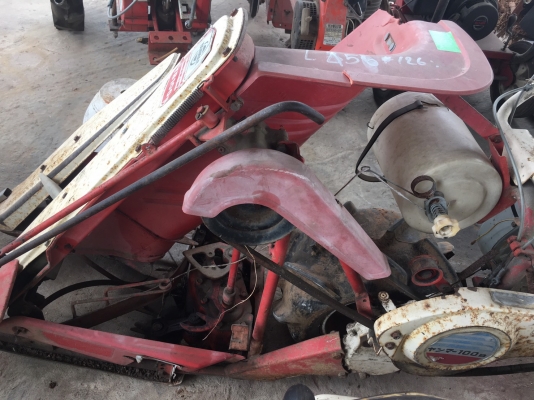 รถเกี่ยวข้าวเดินตาม