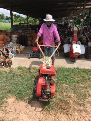 รถพรวนดิน