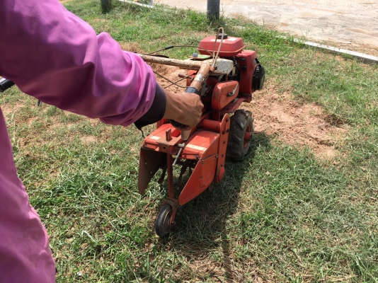 รถพรวนดิน