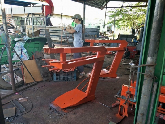 ผานขุดมันสำปะหลัง สำหรับรถแทรกเตอร์ขนาด45-60แรง โทร 085-6390132/0926097474