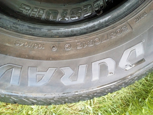 205/70R15 BRIDGESTONE DURAVIS R611 มี 2 เส้น เส้นละ 350 บาทโทร.081-427-3941 ตจว.ส่งได้ครับ