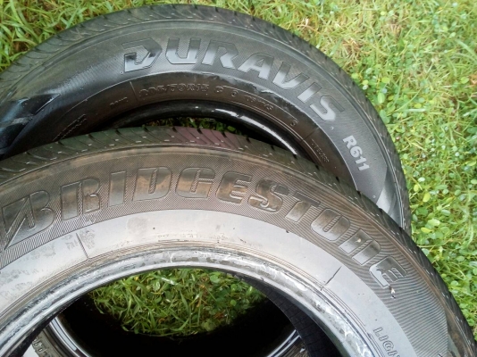 205/70R15 BRIDGESTONE DURAVIS R611 มี 2 เส้น เส้นละ 350 บาทโทร.081-427-3941 ตจว.ส่งได้ครับ