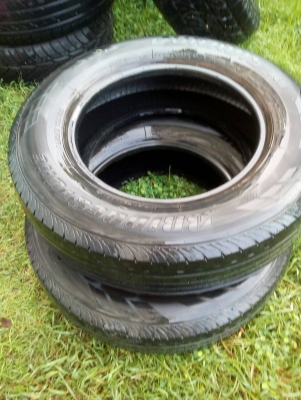 205/70R15 BRIDGESTONE DURAVIS R611 มี 2 เส้น เส้นละ 350 บาทโทร.081-427-3941 ตจว.ส่งได้ครับ