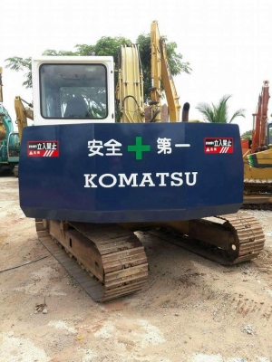 ขายKOMATSU PC60-6  เก่าญีปุ่นแท้  สภาพสวย มีลายแย๊ก  5,XXX  ชั่วโมง  พร้อมใช้  โทร 089-3818694  ดวงนภา