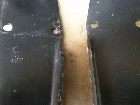 ขายเหล็กลากเรือติดรถโตโยต้า พราโด้95(ไม่มีหัวบอล)