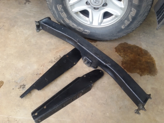 ขายเหล็กลากเรือติดรถโตโยต้า พราโด้95(ไม่มีหัวบอล)