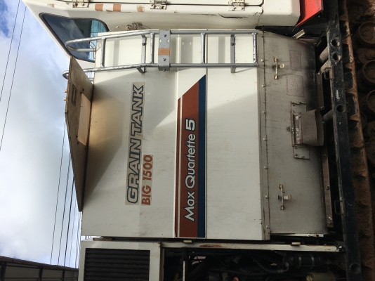 อุ้มรถเกี่ยวข้าว