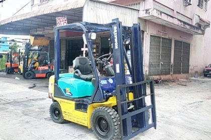 ขายรถยกโคมัสสึ 1.5 ตัน รุ่น17 เครื่องเบนซิน กระบอกคู่ เสาสูง 3 เมตร ยางตันใหม่ พวงมาลัยเพาเว่อร์  สีเดิมจากนอก นำเข้าจากญี่ปุ่น ใช้งานได้ทันที ราคา150000