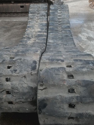 ขายแทครยาง รถขุด PC75UU1    มี73ข้อ(ข้อแคบ) เก่านอก  สภาพพอใช้งานได้  ราคาคู่ล่ะ8,500  บาท