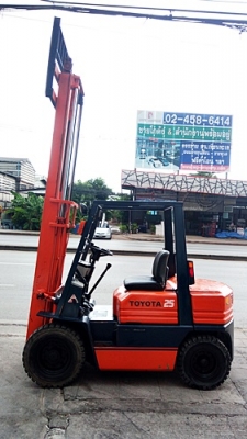ขายรถยกโตโยต้า 2.5 ตัน รุ่น5 เครื่องเบนซิน กระบอกคู่ เสาสูง 3 เมตร พวงมาลัยเพาเว่อร์  สีเดิมจากนอก นำเข้าจากญี่ปุ่น ใช้งานได้ทันที ราคา190000