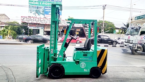 ขายรถยกมิตซูบิชิ 2.5 ตัน เครื่องเบนซิน เกียร์ออโต้ (งายืดยาวออกได้ 1 เมตร เหมาะสำหรับงานในโรงหลอม )กระบอกคู่ เสาสูง 4 เมตร ยางตันใหม่ พวงมาลัยเพาเว่อร์  สีเดิมจากนอก นำเข้าจากญี่ปุ่น ใช้งานได้ทันที ราคา220000