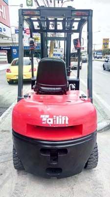 ขายรถยก 2.5 ตัน  เครื่องดีเซลอีซูซุ  เกียร์ออโต้  กระบอกคู่ เสาสูง 4 เมตร  ยางตันใหม่ พวงมาลัยเพาเว่อร์  สีเดิมจากนอก นำเข้าจากญี่ปุ่น ใช้งานได้ทันที ราคา220000