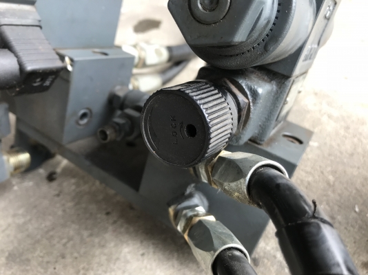 ขายชุดวาล์วคอนโทรลปั้มไฮโดรลิค Yuken made in Japan 24VDC พร้อมตัวปรับควบคุม สภาพสวยตัดจากเครื่อง พร้อมใช้งาน 1ชุดมี 5 ตัว(ตามรูป) มี 5ชุดครับ