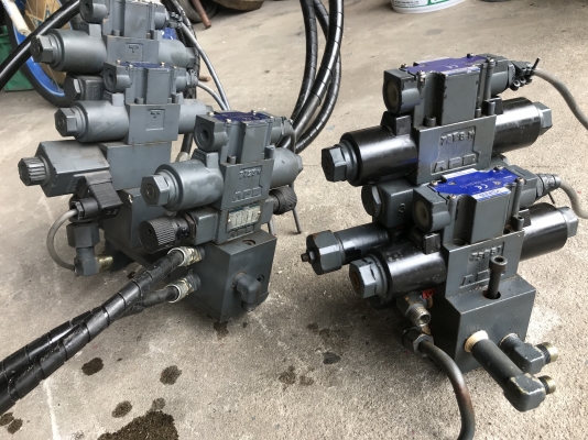 ขายชุดวาล์วคอนโทรลปั้มไฮโดรลิค Yuken made in Japan 24VDC พร้อมตัวปรับควบคุม สภาพสวยตัดจากเครื่อง พร้อมใช้งาน 1ชุดมี 5 ตัว(ตามรูป) มี 5ชุดครับ
