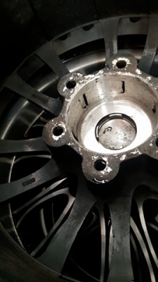 แม็ก6รูขอบ17พร้อมยางกู๊ดเยียร์225/65/17 ปี14-15 เดิมๆไม่มีซ่อม แม็ก6รูขอบ17พร้อมยางกู๊ดเยียร์225/65/17 ปี14-15 เดิมๆไม่มีซ่อม