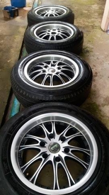 แม็ก6รูขอบ17พร้อมยางกู๊ดเยียร์225/65/17 ปี14-15 เดิมๆไม่มีซ่อม