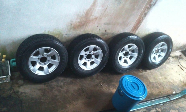 แม็ก6รู อีซูซุโรดิโอ 4x4พร้อมยางอ๊อฟโรดขอบ15 เดิมๆ