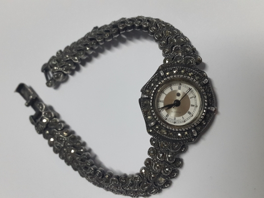 นาฬิกาเงิน 92.5 ประดับแมกกาไซด์ สวยๆ เดินปกติ 2,500