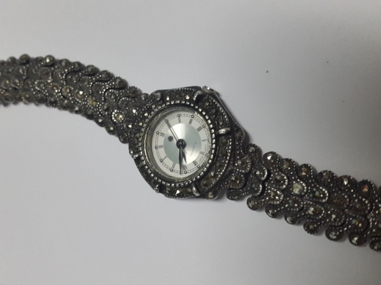 นาฬิกาเงิน 92.5 ประดับแมกกาไซด์ สวยๆ เดินปกติ 2,500