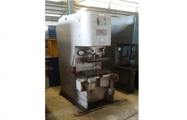 เครื่องเพรส มือสองญี่ปุ่น ขนาดเล็ก ราคาถูก มีรอก-เครน-เครื่องจักรให้เลือกอีกนับ1,000รายการwww.paholgroup.com