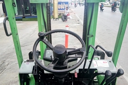 ขายรถยกโตโยต้า 2 ตัน รุ่น5 เครื่องเบนซิน กระบอกคู่ เสาสูง 3 เมตร พวงมาลัยเพาเว่อร์  สีเดิมจากนอก นำเข้าจากญี่ปุ่น ใช้งานได้ทันที ราคา170000