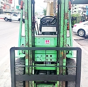 ขายรถยกโตโยต้า 2 ตัน รุ่น5 เครื่องเบนซิน กระบอกคู่ เสาสูง 3 เมตร พวงมาลัยเพาเว่อร์  สีเดิมจากนอก นำเข้าจากญี่ปุ่น ใช้งานได้ทันที ราคา170000