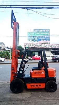 ขายรถยกโตโยต้า 2 ตัน รุ่น5 เครื่องเบนซิน กระบอกคู่ เสาสูง 3 เมตร ยางตันใหม่ พวงมาลัยเพาเว่อร์  สีเดิมจากนอก นำเข้าจากญี่ปุ่น ใช้งานได้ทันที ราคา170000