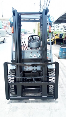 ขายรถยกโตโยต้า 2 ตัน รุ่น6 เครื่องเบนซิน กระบอกคู่ เสาสูง 3 เมตร ยางตันใหม่ พวงมาลัยเพาเว่อร์  สีเดิมจากนอก นำเข้าจากญี่ปุ่น ใช้งานได้ทันที ราคา190000