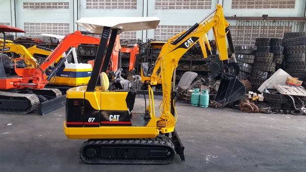 ขาย รถขุด MITSUBISHI  รุ่น ME10 มือสองญี่ปุ่น แทรกยางสวย สลัก บูทเอวแน่น 100\% ขนาดเล็ก ขับขึ้นปิคอัพได้  สวยพร้อมใช้งาน ทำสี แคท เพื่อความสวยงามเท่านั้น มือถือ 0818753444