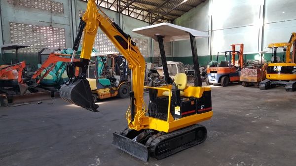 ขาย รถขุด MITSUBISHI  รุ่น ME10 มือสองญี่ปุ่น แทรกยางสวย สลัก บูทเอวแน่น 100\% ขนาดเล็ก ขับขึ้นปิคอัพได้  สวยพร้อมใช้งาน ทำสี แคท เพื่อความสวยงามเท่านั้น มือถือ 0818753444