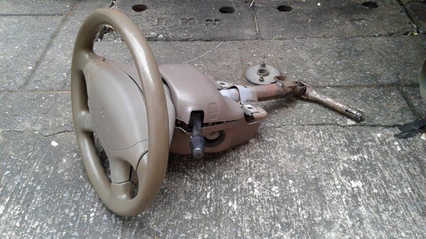 พวงมาลัย Mitsubishi LANCER cedia พวงมาลัย Mitsubishi LANCER cedia