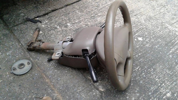 พวงมาลัย Mitsubishi LANCER cedia พวงมาลัย Mitsubishi LANCER cedia