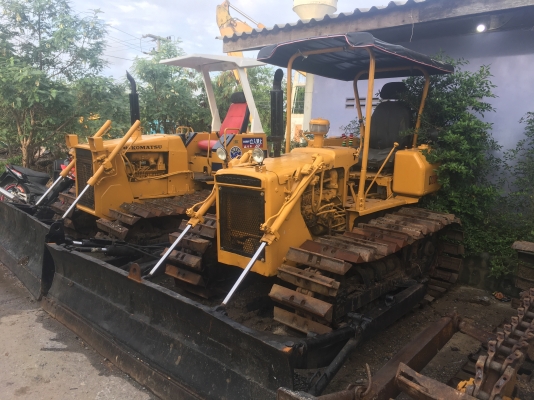 ขายรถแทร็กเตอร์D2-3P ใบมืดสไลด์3ทิศทาง สภาพสวยพร้อมใช้งาน เครื่องดีช่วงล่างดี ใบแทร็กเต็ม ราคาต่อรองคุยกันได้ โทร0616613023 แพรว